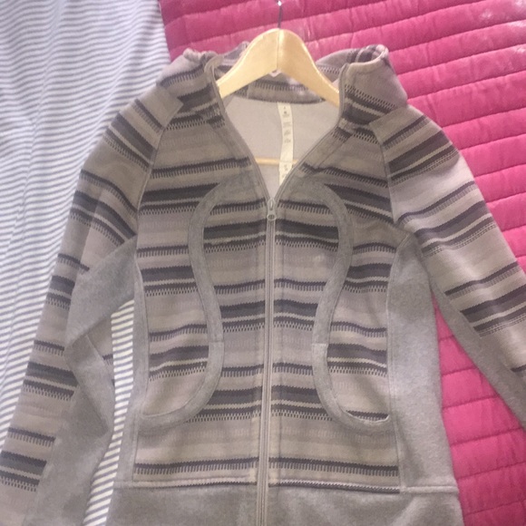 Lululemon sweater - Picture 1 of 1